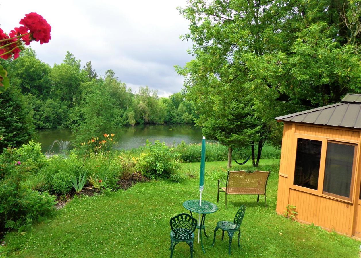 Motel Des Deux Lacs Waterloo Екстериор снимка