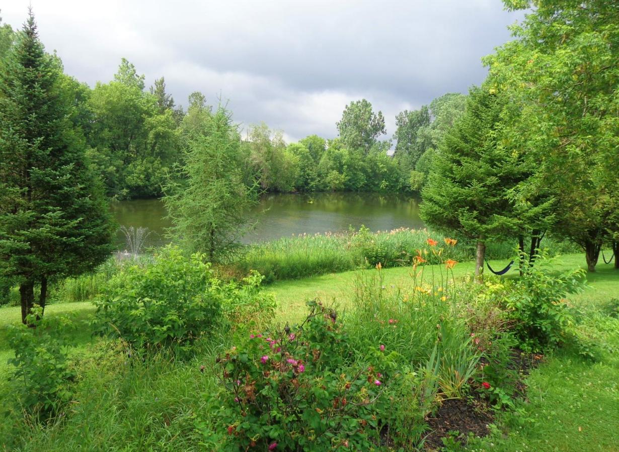 Motel Des Deux Lacs Waterloo Екстериор снимка