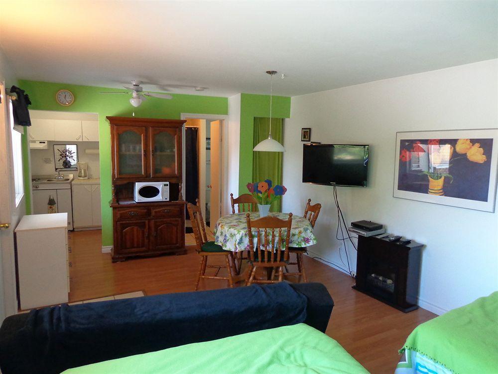 Motel Des Deux Lacs Waterloo Екстериор снимка