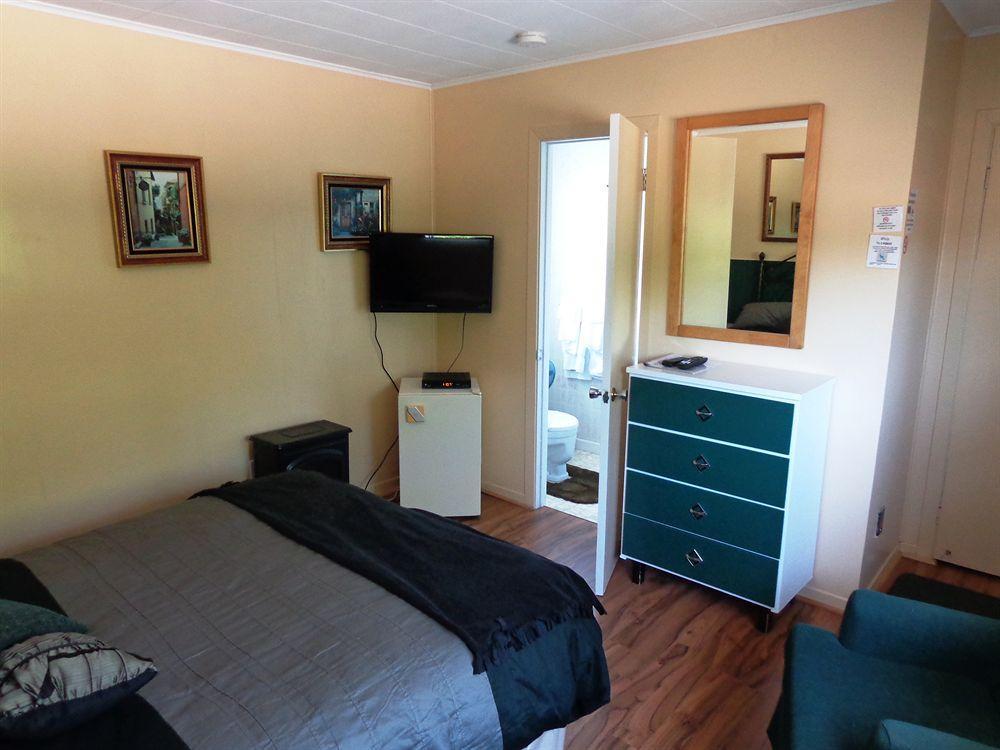 Motel Des Deux Lacs Waterloo Екстериор снимка