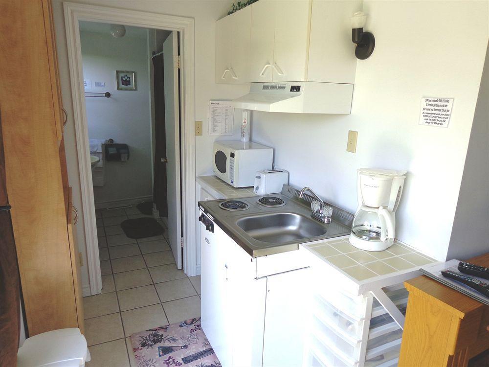 Motel Des Deux Lacs Waterloo Екстериор снимка