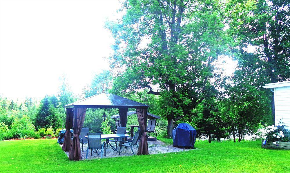 Motel Des Deux Lacs Waterloo Екстериор снимка