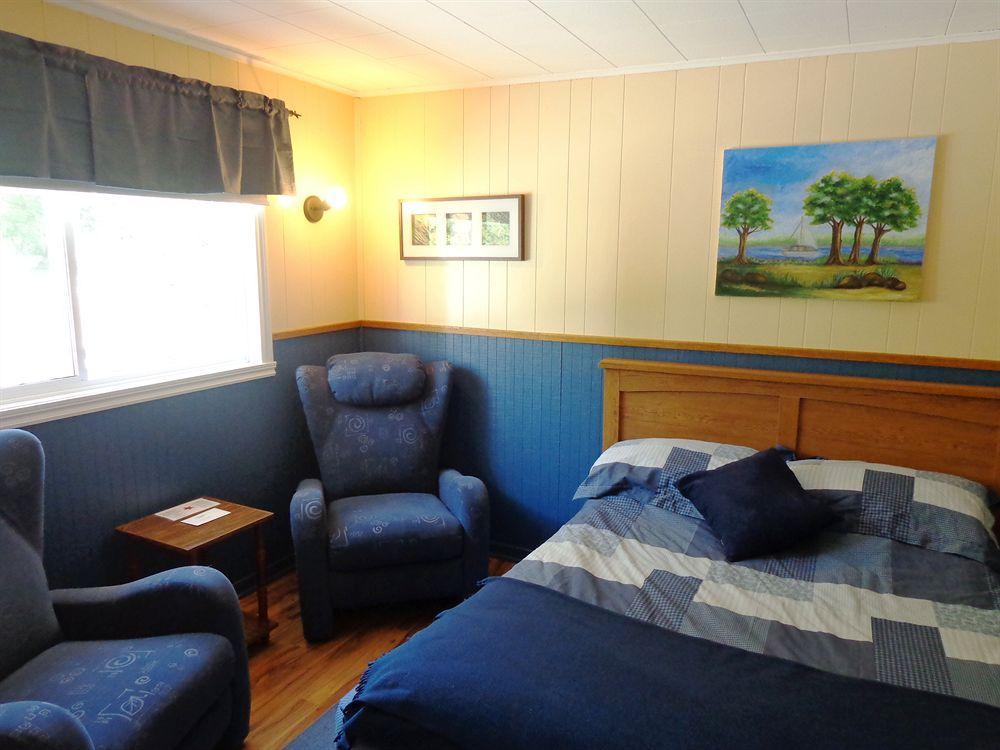 Motel Des Deux Lacs Waterloo Екстериор снимка