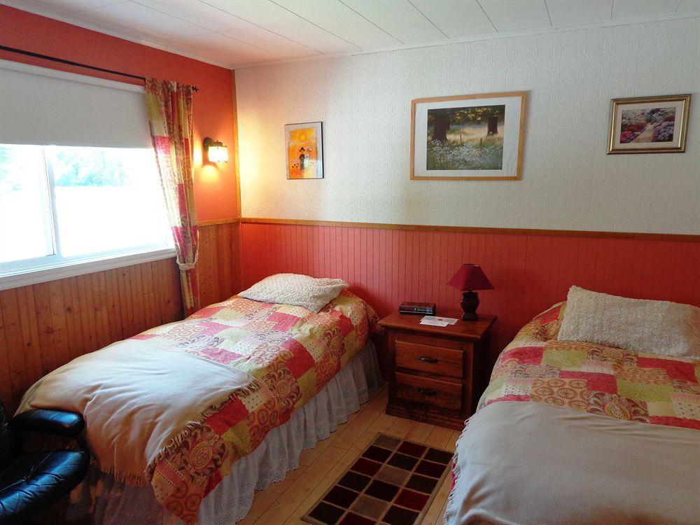 Motel Des Deux Lacs Waterloo Екстериор снимка
