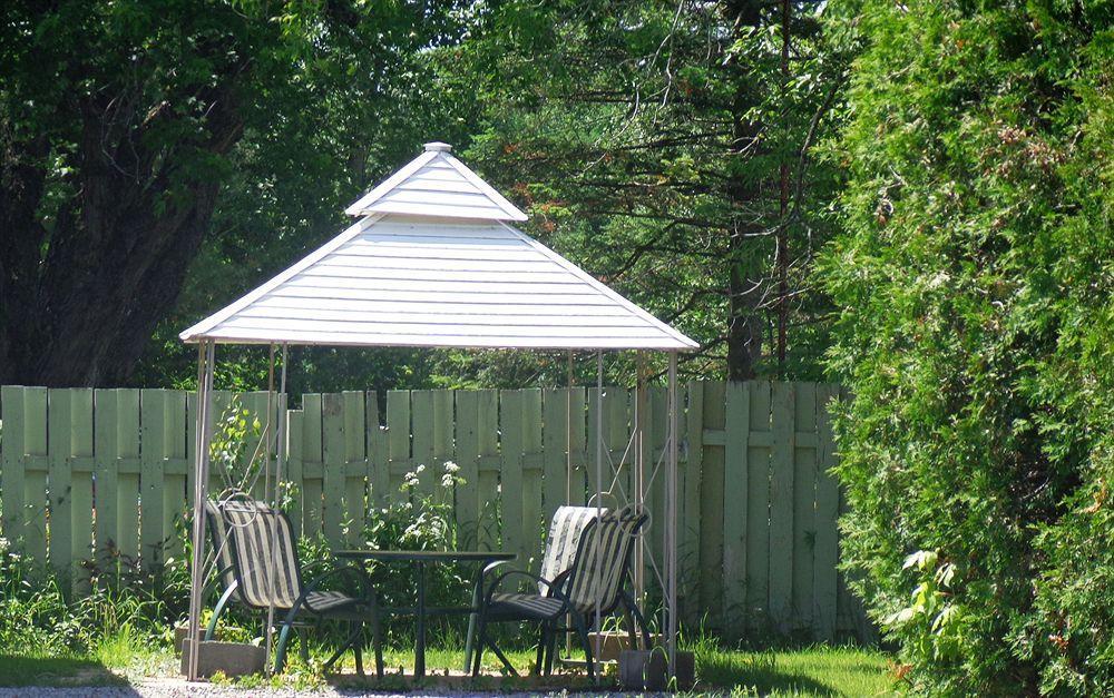 Motel Des Deux Lacs Waterloo Екстериор снимка
