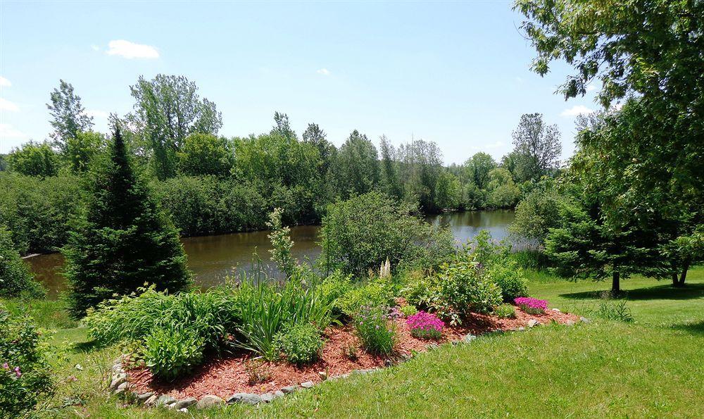 Motel Des Deux Lacs Waterloo Екстериор снимка