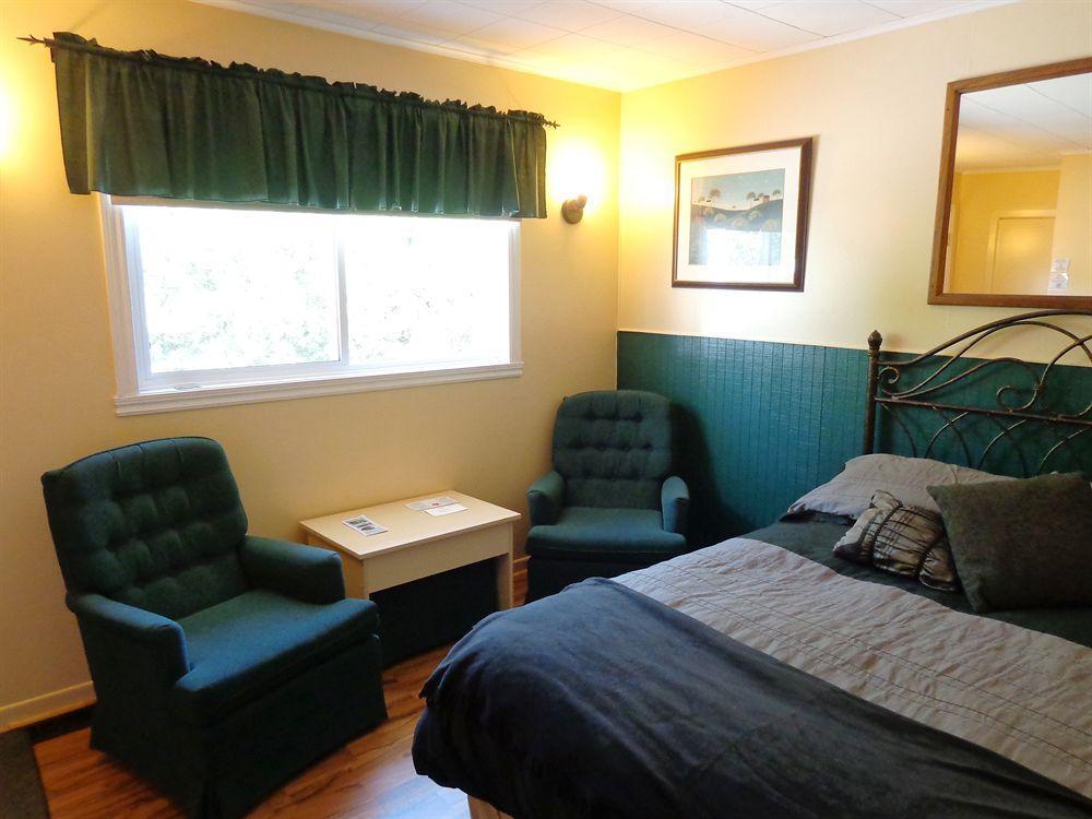 Motel Des Deux Lacs Waterloo Екстериор снимка