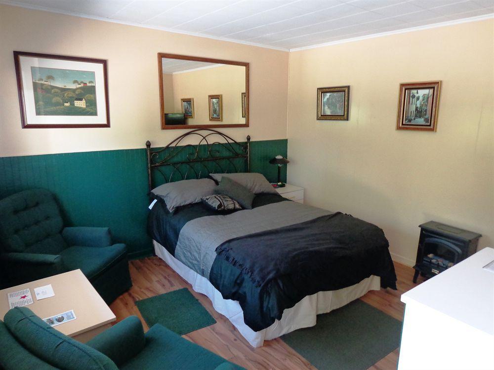 Motel Des Deux Lacs Waterloo Екстериор снимка
