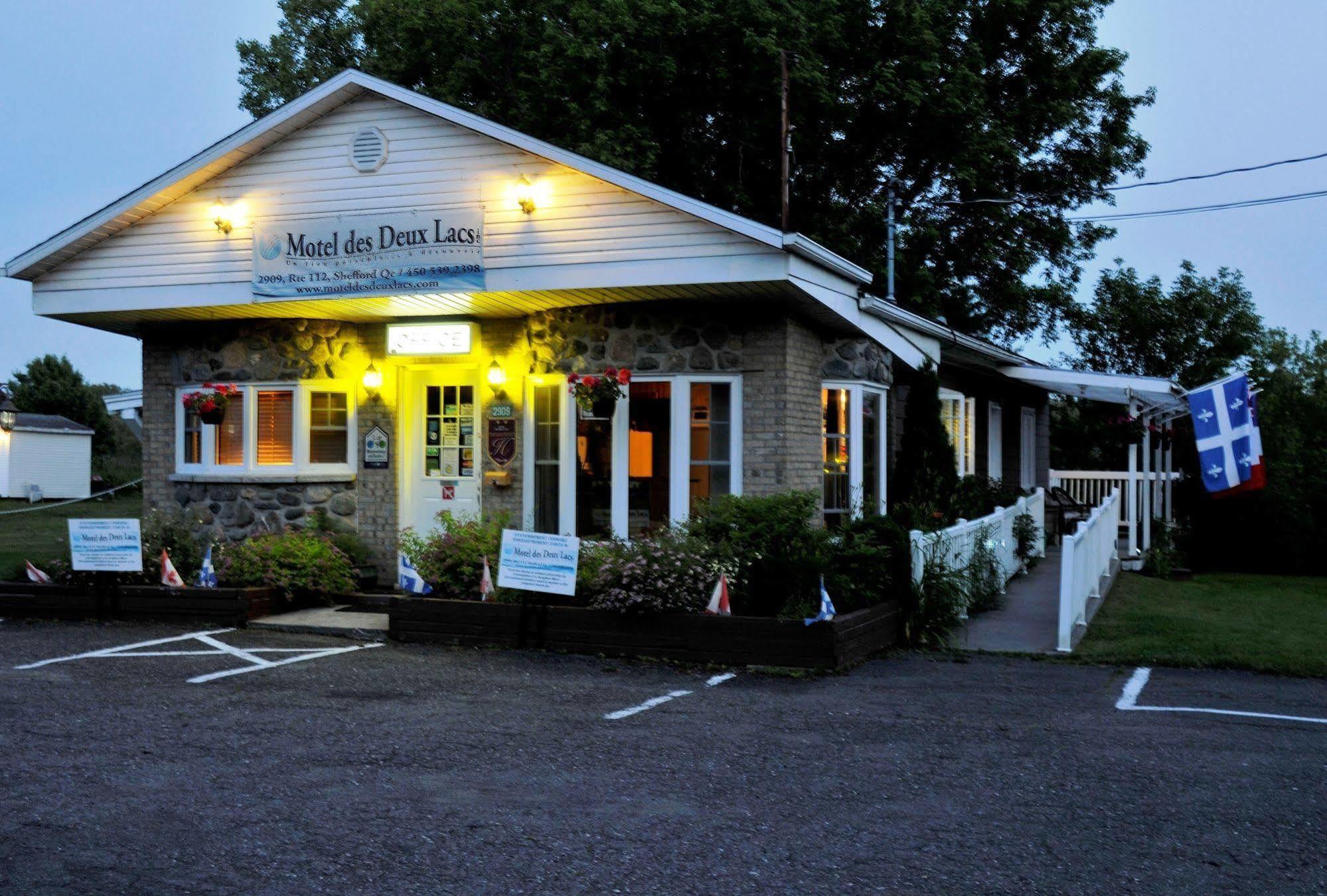 Motel Des Deux Lacs Waterloo Екстериор снимка