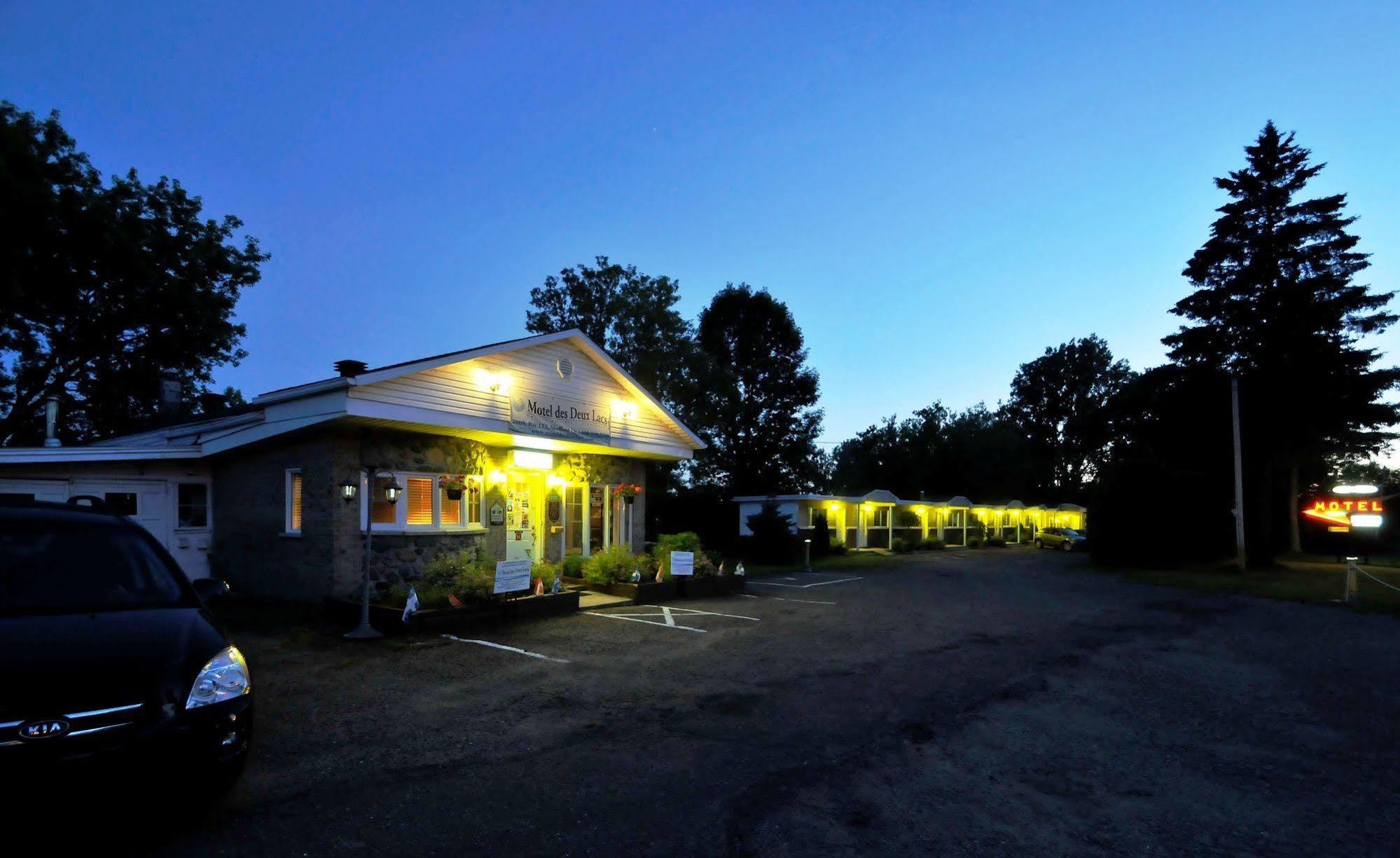 Motel Des Deux Lacs Waterloo Екстериор снимка