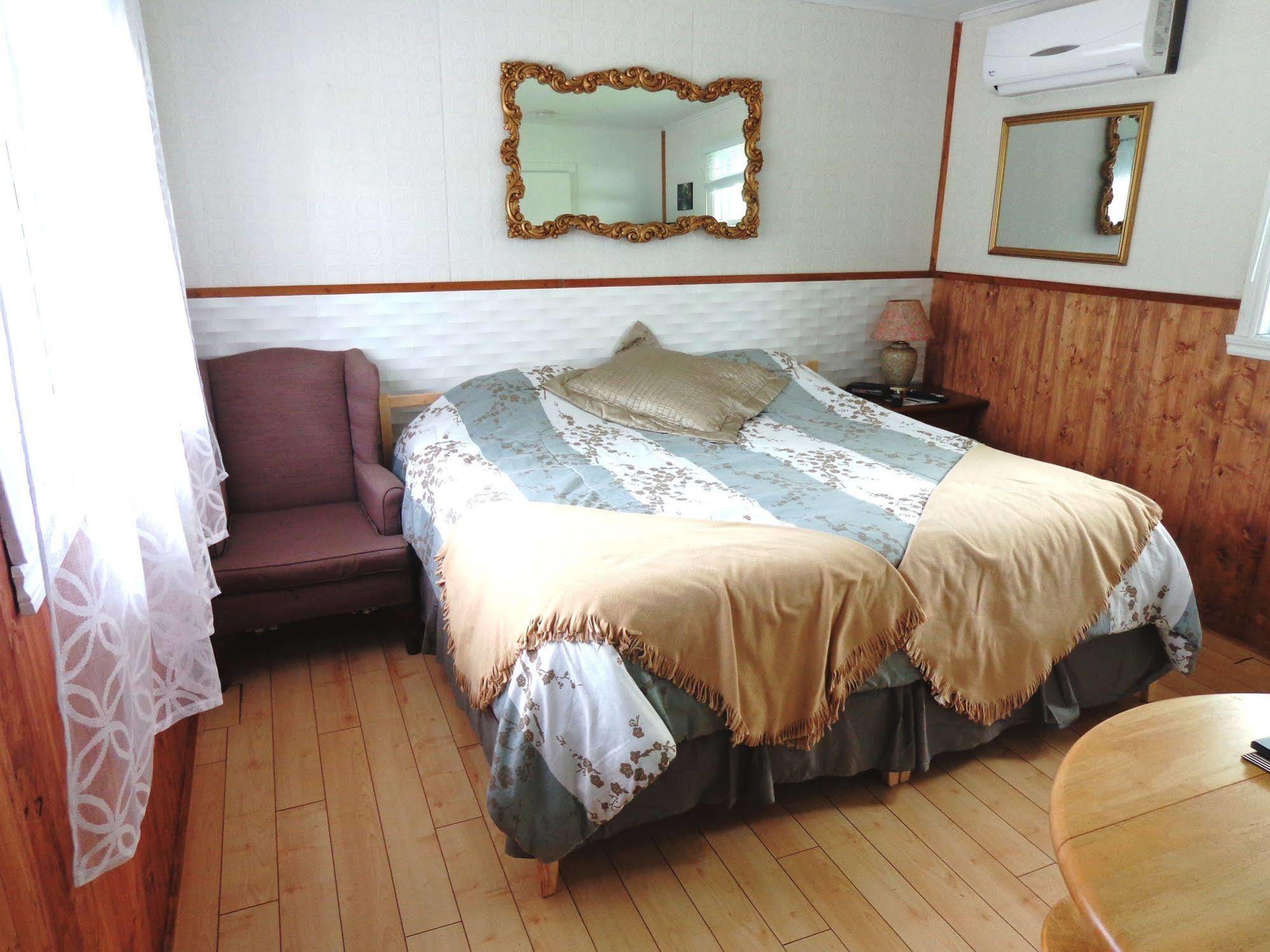 Motel Des Deux Lacs Waterloo Екстериор снимка