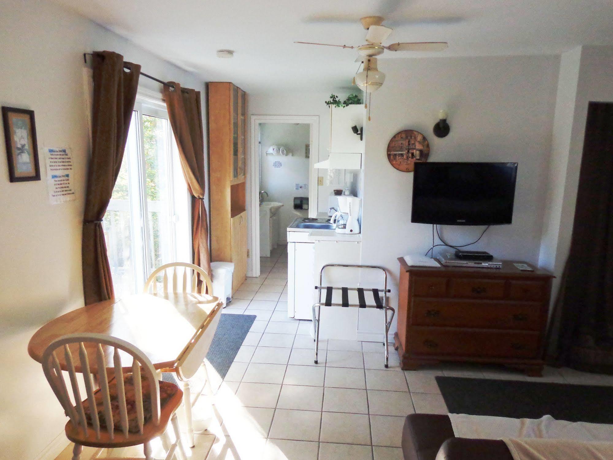 Motel Des Deux Lacs Waterloo Екстериор снимка
