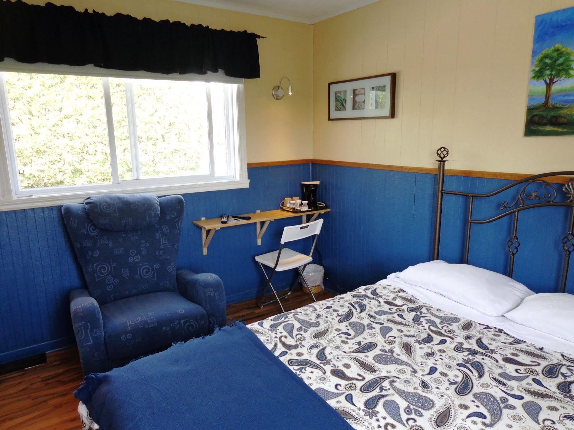 Motel Des Deux Lacs Waterloo Екстериор снимка