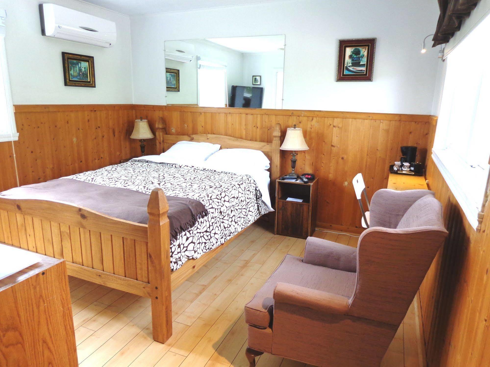 Motel Des Deux Lacs Waterloo Екстериор снимка
