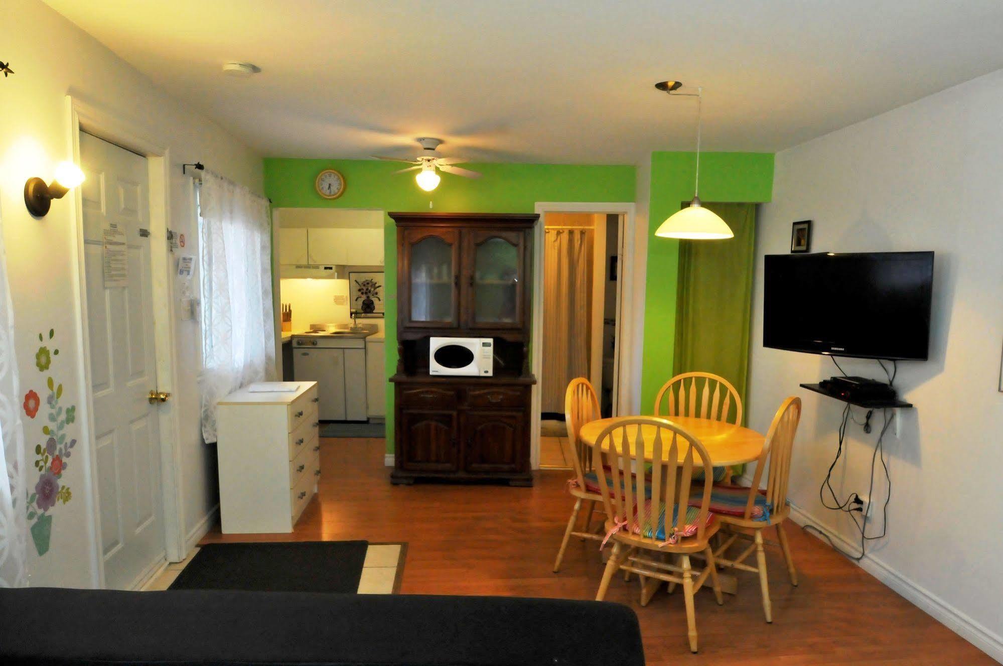 Motel Des Deux Lacs Waterloo Екстериор снимка