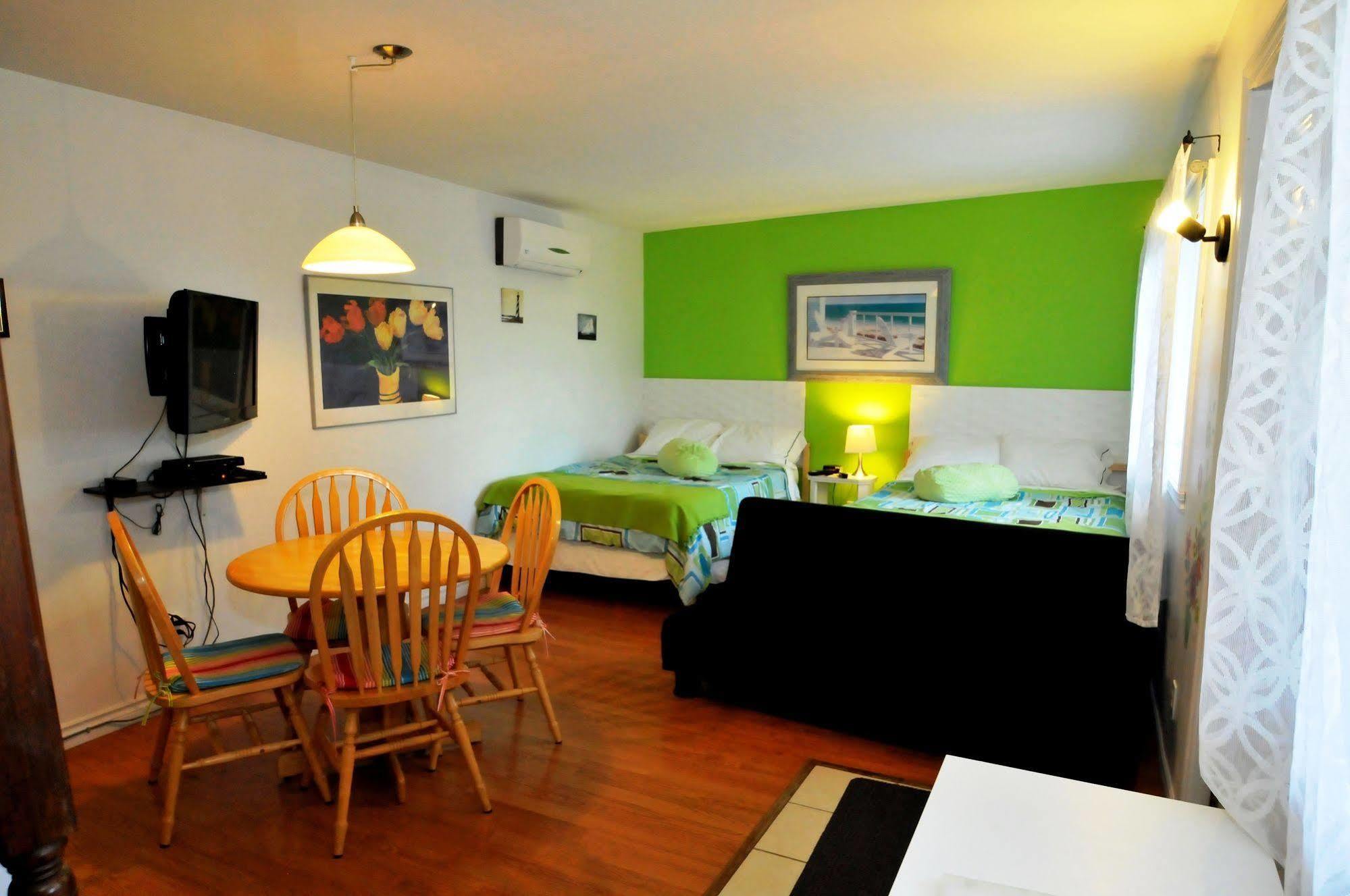 Motel Des Deux Lacs Waterloo Екстериор снимка