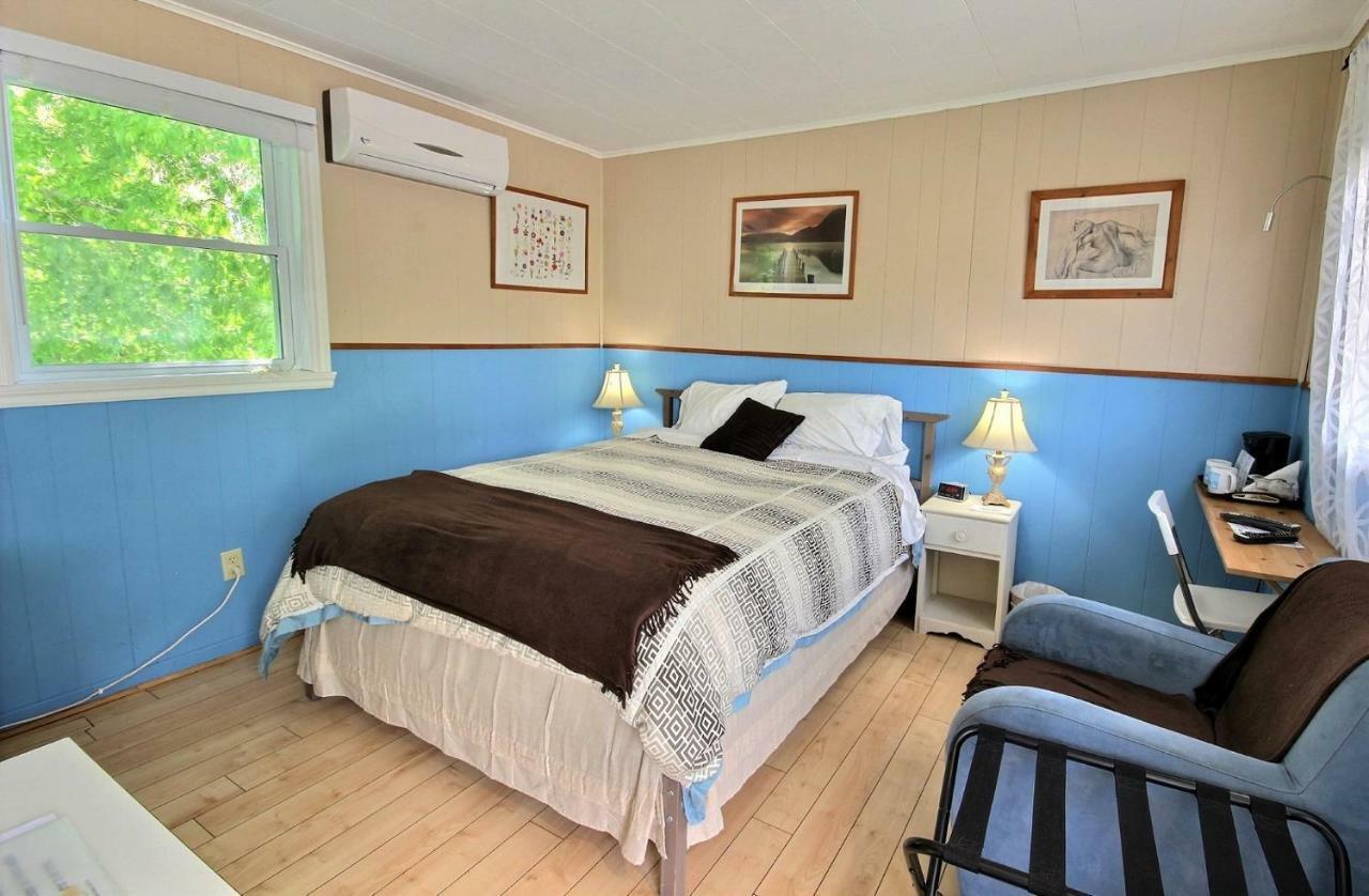 Motel Des Deux Lacs Waterloo Екстериор снимка