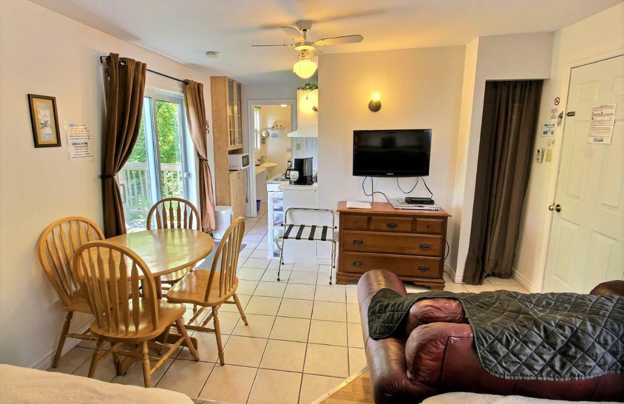 Motel Des Deux Lacs Waterloo Екстериор снимка