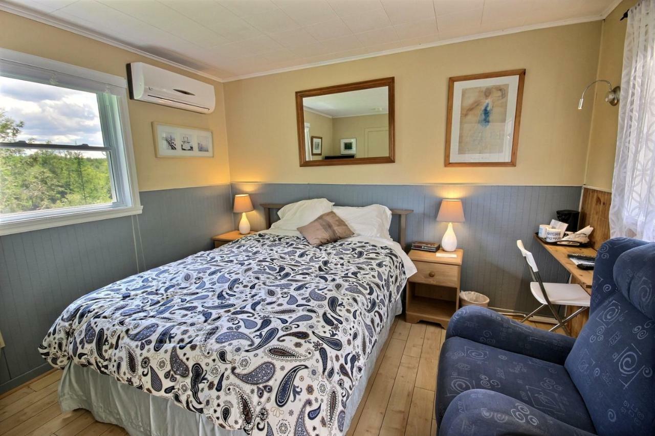 Motel Des Deux Lacs Waterloo Екстериор снимка