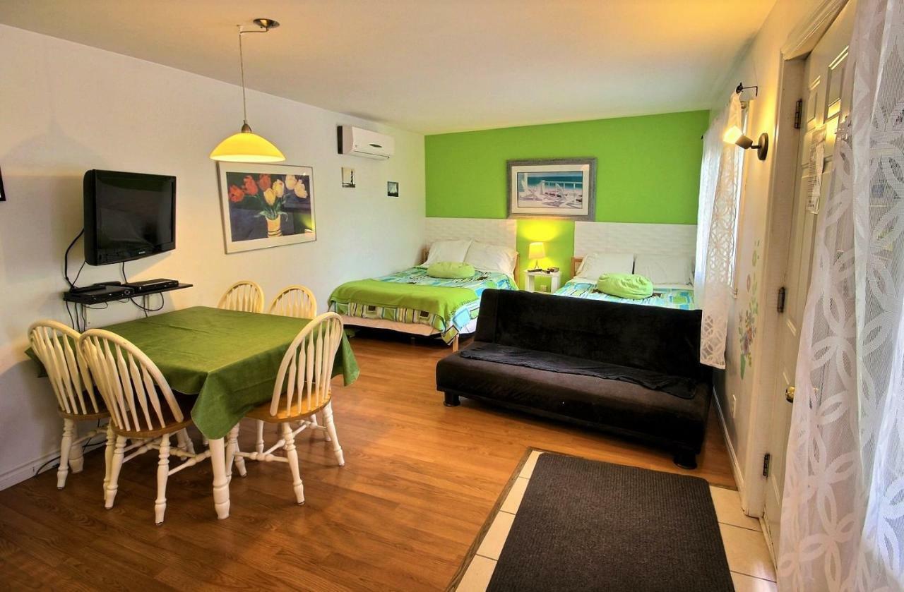 Motel Des Deux Lacs Waterloo Екстериор снимка